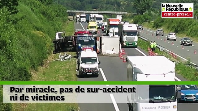 VIDEO. Châtellerault : un poids lourd couché, un autre en feu sur l'A 10