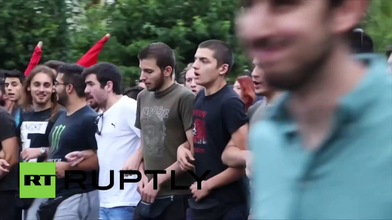 Des manifestants à Athènes appellent le peuple à voter «Non» au référendum du 5 juillet