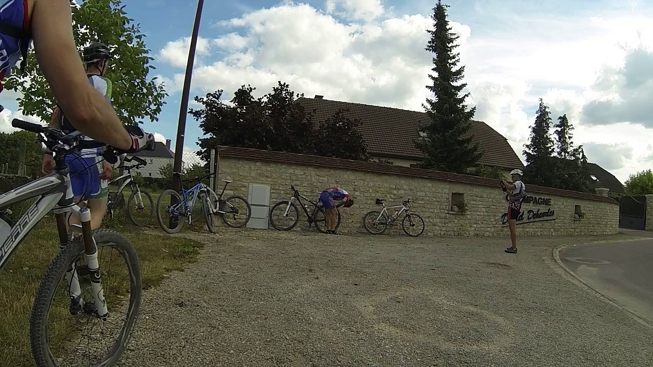 2015 - 06 LCO WE VTT - Raid des Cadoles S -  (9) oh thierry... qui pompe
