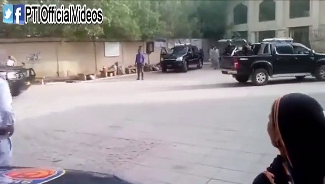 An Old Woman Dying Because Road Is Blocked Due To Bilawal Zardari’s Protocol in Karachi
