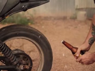 50 maneras de abrir una cerveza sin destapador