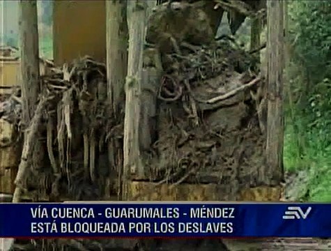 Varias vías cerradas por deslaves en Azuay