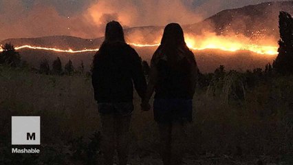Wildfire destroys homes and forces evacuations in central Washington