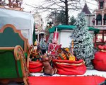 Disneyland Paris - Christmas Parade