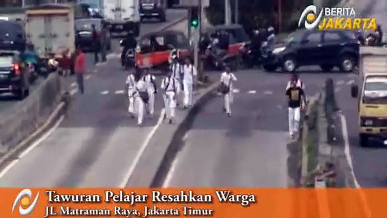 Tawuran Pelajar di Jl Matraman Raya