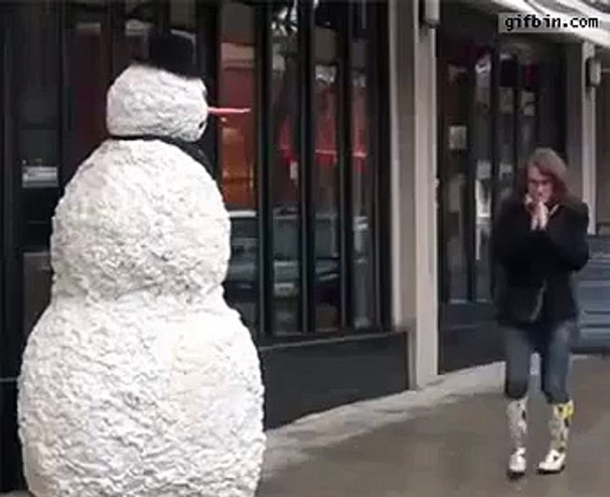 new whatsapp funny video   womans reaction to scary snowman prank Latest Whatsapp funny videos 2015