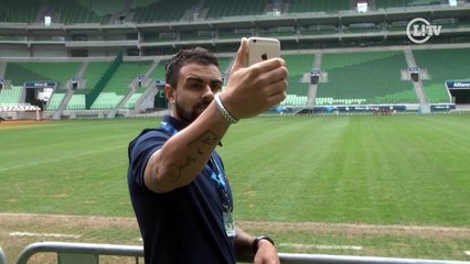 Video herunterladen: Mauricio visita Allianz Parque e se emociona no vestiário do Palmeiras