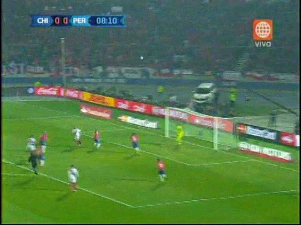 Perú vs. Chile: el palo evitó gol de Jefferson Farfán (VIDEO)