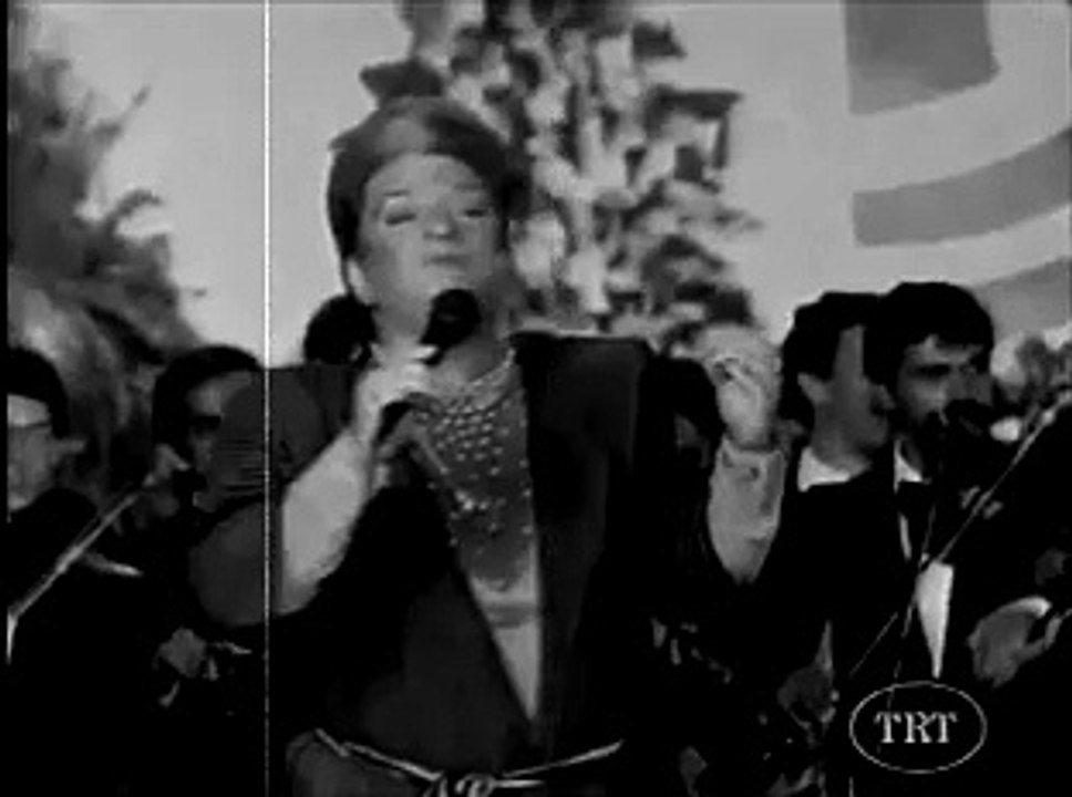 Sönmez Artık Yüreğimde Yanan - Zeki Müren