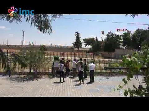 Türkiye bayrağı ile IŞİD bayrağı yan yana