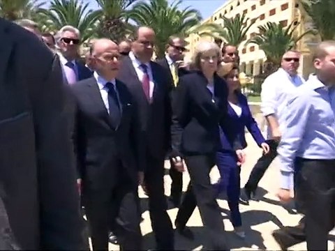 Tunisie: premières arrestations après la tuerie, hommage aux victimes