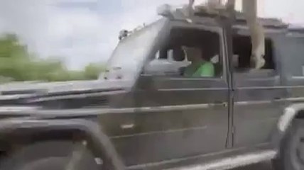 Desperate to jump cars running at high speed to ... express