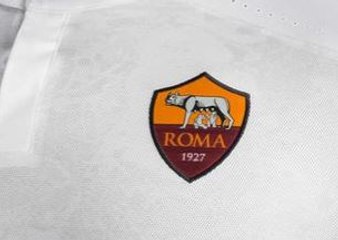 Le nouveau maillot extérieur de l'AS Roma