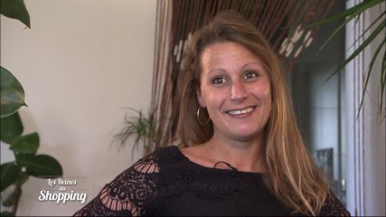 Jessika se maquille dans la salle à manger !