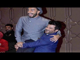 Anil Kapoor LIFTS up Ranveer Singh at a PARTY | FUNNY VIDEO