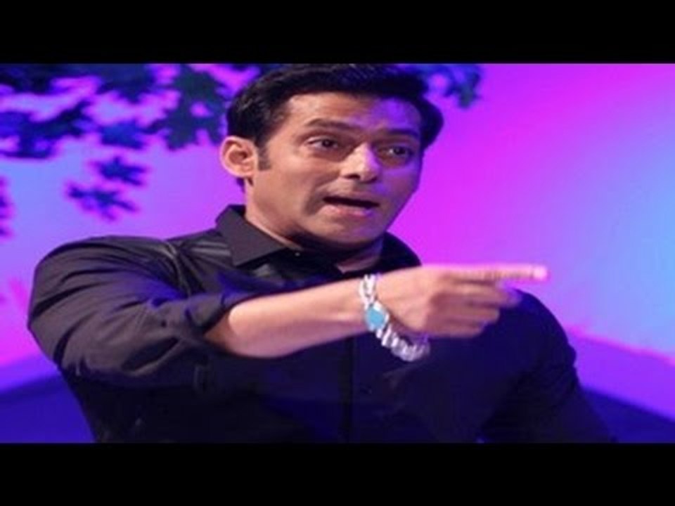Salman Khan DISOWNS a fan on Twitter