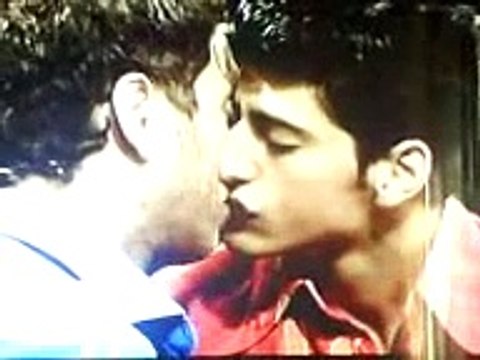 חשופים - נשיקה של ברק ואריאל :]