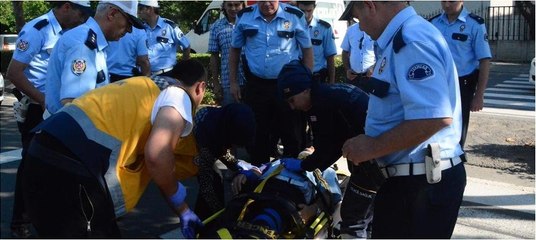 Motosikletle kaçarken polise çarptı