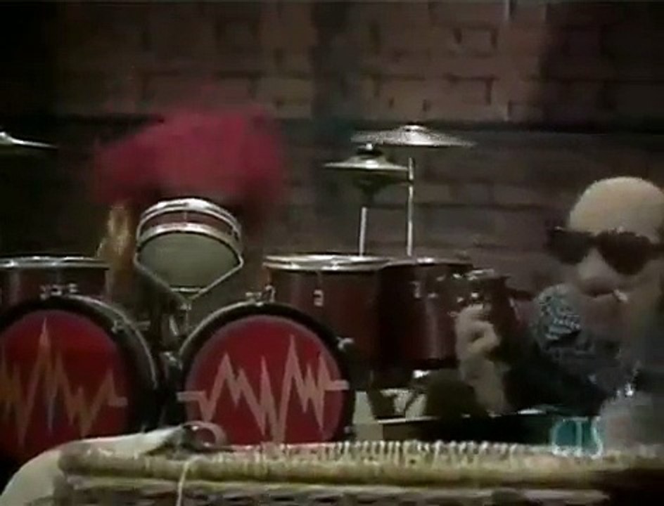 Leo Sayer & the muppets - The Show Must Go On