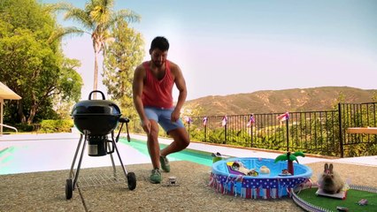 Un hamster se fait un BBQ avec ses potes au bord de la piscine