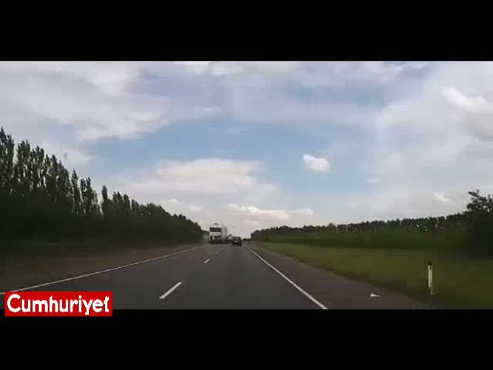 TIR otomobilleri biçti: 2 ölü