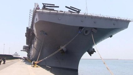 Las tropas americanas del USS Iowa Jima se relajan en Valencia