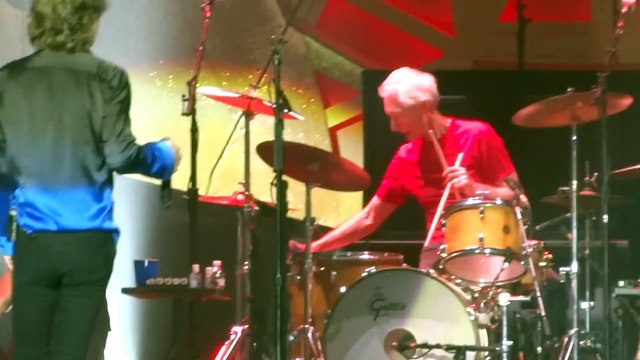 Ed Sheeran rejoint les Rolling Stones sur scène sur Beast of Burden