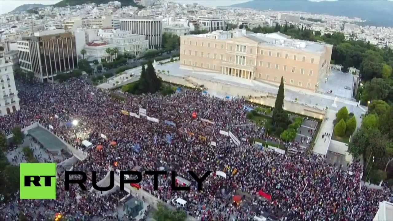 Une énorme foule à Athènes pour appeler à dire «non» au référendum du 5 juillet