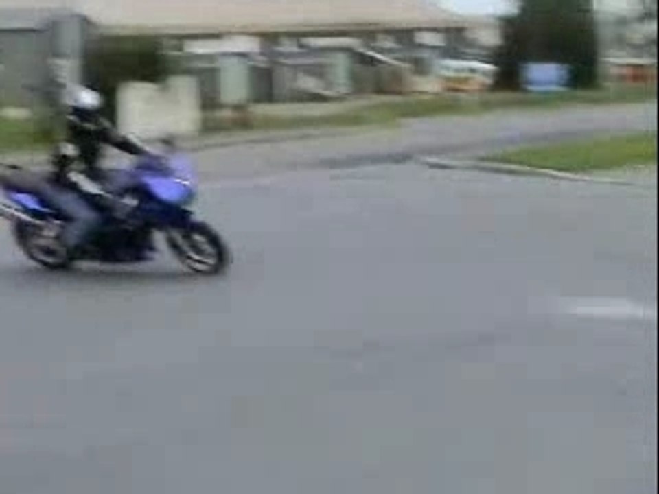 Wheeling et stoppie en suzuki sv650s