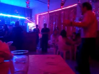 Tanz in der Bawdy Bar in Mary, Turkmenistan