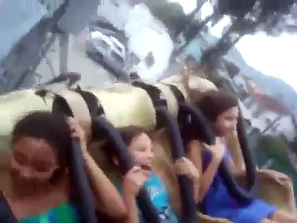 Elle vomit dans un manege