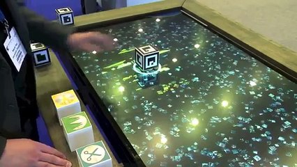 Table tactile avec application de reconnaissance d'objets