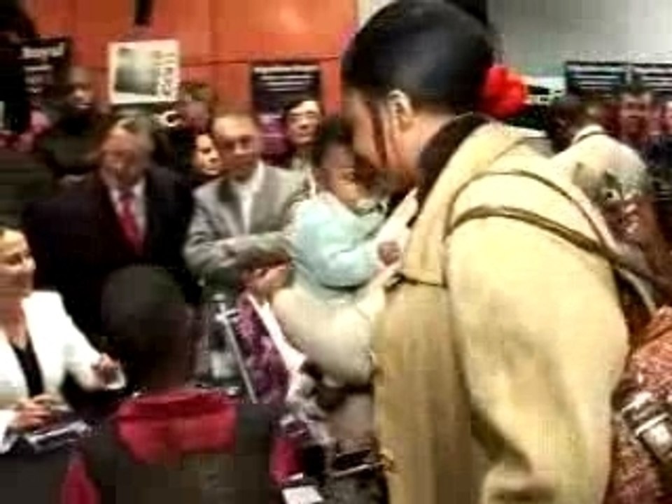 Ségolène Royal dédicace son livre [1]