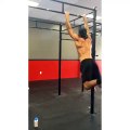 Marcos Mejia Solano sur Instagram - A little fun in between workouts  w @parera91 @crossfitgma @mayriale12 #monkeystatus #monkeybars #crossfit