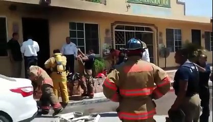 Por apagar un incendio humillaron  a estos bomberos