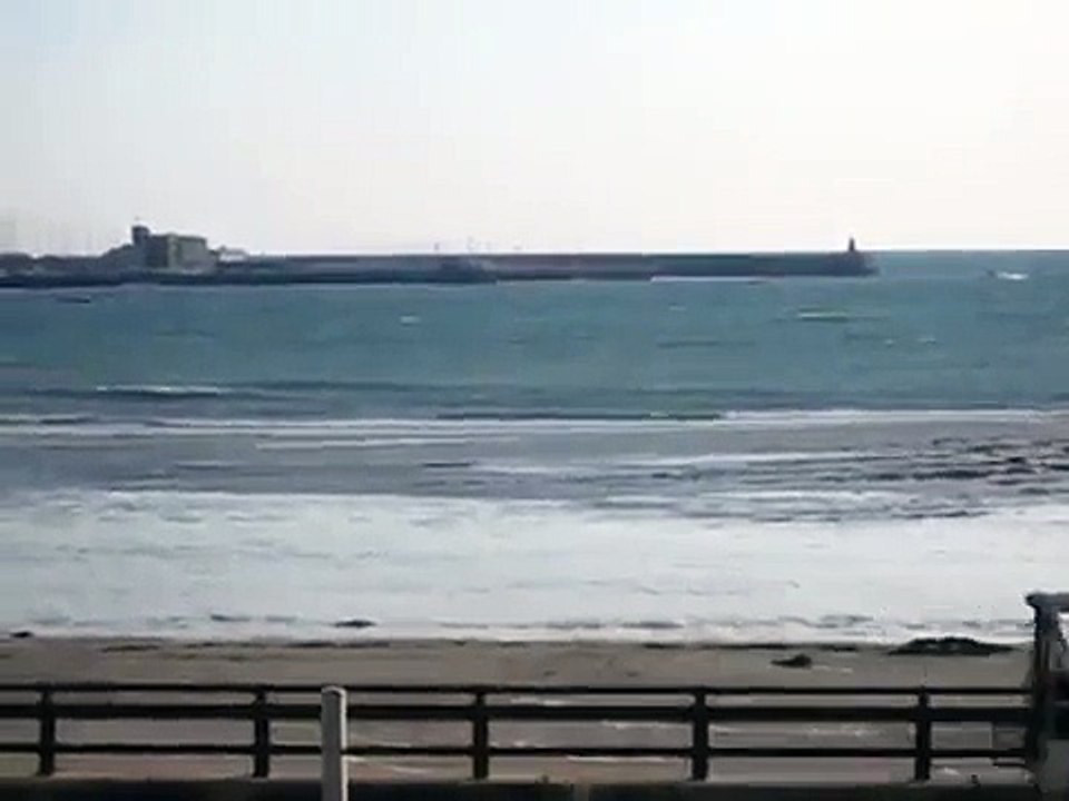 東北地方太平洋沖地震 逗子海岸津波の前兆（東北関東大震災）Tsunami