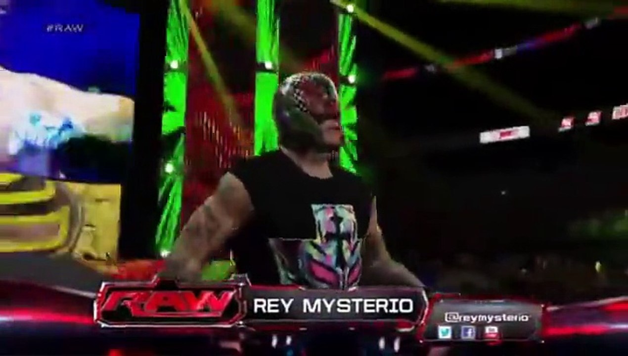 WWE 2K15- The Rock vs Rey mysterio Fall Count Anywhere Match 'WWE Univers' 2015 (PS4)