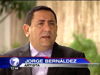 Artista tico logró que el papa Francisco bendijera sus obras