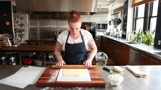 How to Roll Cookie Dough