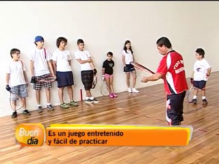 Si quiere un deporte distinto, el racquetball puede ser una opción  