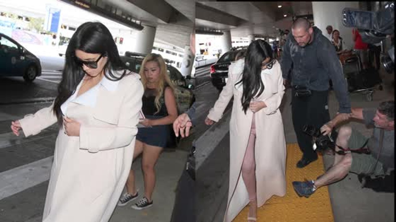 Kim Kardashian wäre beinahe am LAX gestürzt
