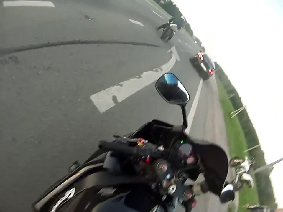 R1 vs nissan GTR