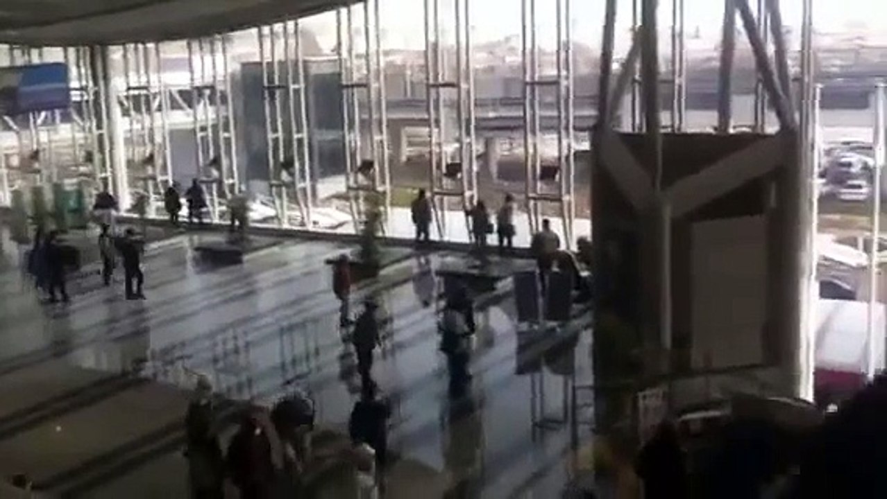 Japan Tsunami arrived on a Airport and destroyed thousand cars - March 2011