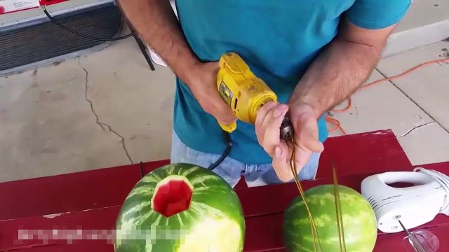 1 dakikada leziz karpuz suyu