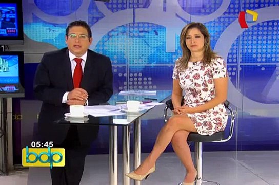 Aparatoso choque entre dos autos provocó caída de un poste en el Callao
