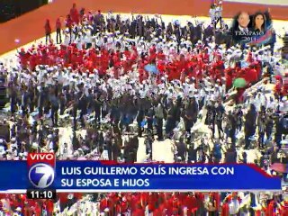 Luis Guillermo Solís hizo su ingreso en medio de una ovación y el coro “Sí se pudo”