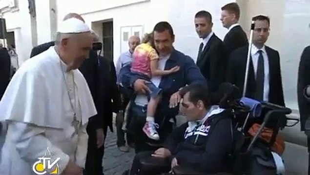 21/5 - Mundo - Papa Francisco teria feito exorcismo na Praça de São Pedro
