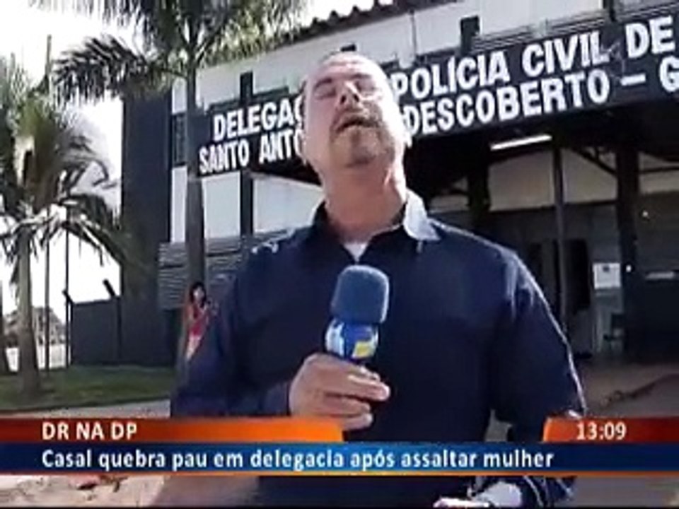Barraco em delegacia
