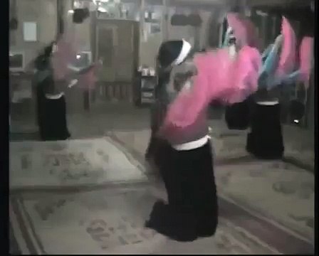 Thai Girls Dancing in Mai Chau, Vietnam( vktour.com)
