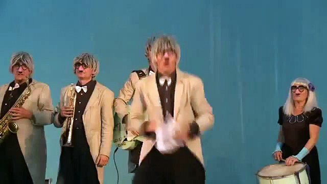 NORTH KOREA American Tourists Show American Culture To North Korean School Chil